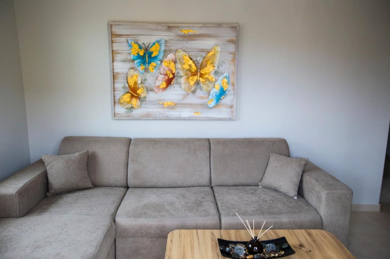 Stella Boutigue Rooms Nea Peramos  Exterior photo